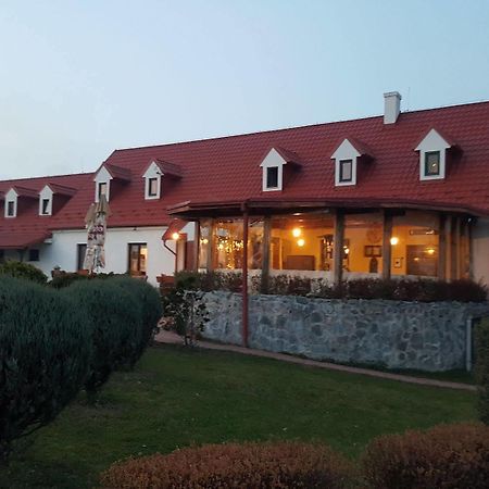Hotel Carpatia Bratislava Bagian luar foto